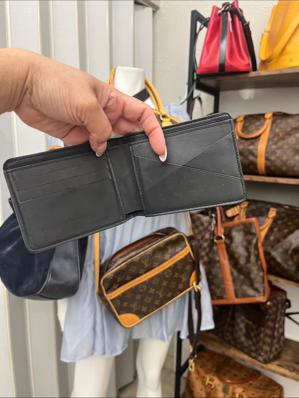 Lv wallets